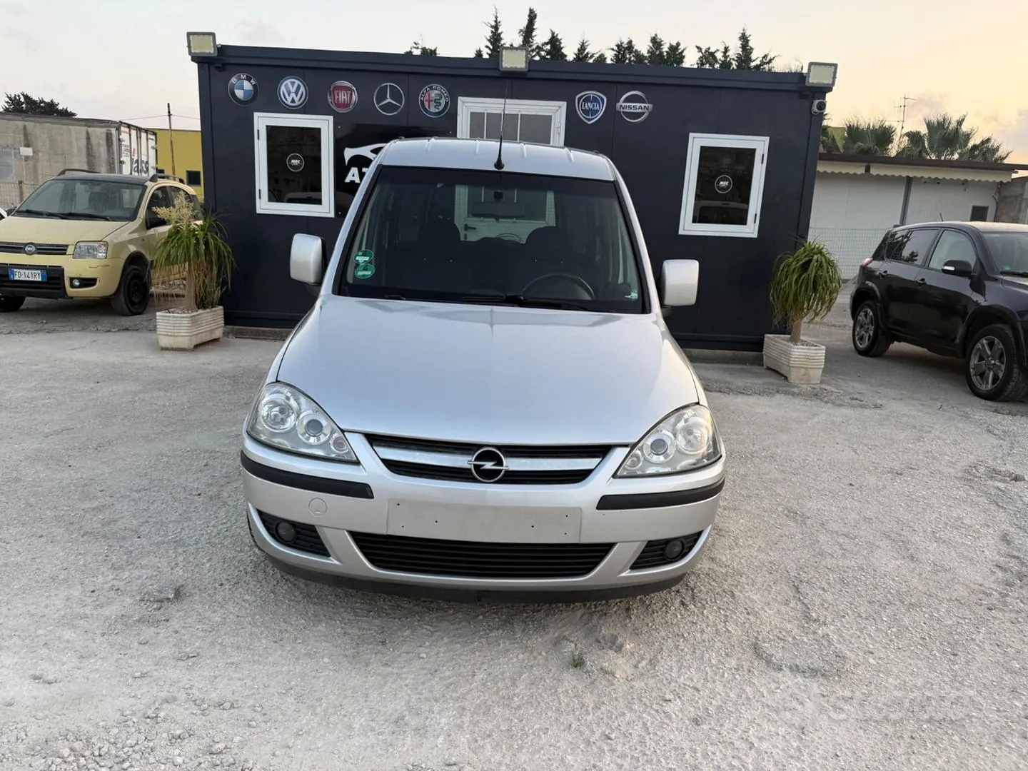 Opel Combo 2011 photo 2