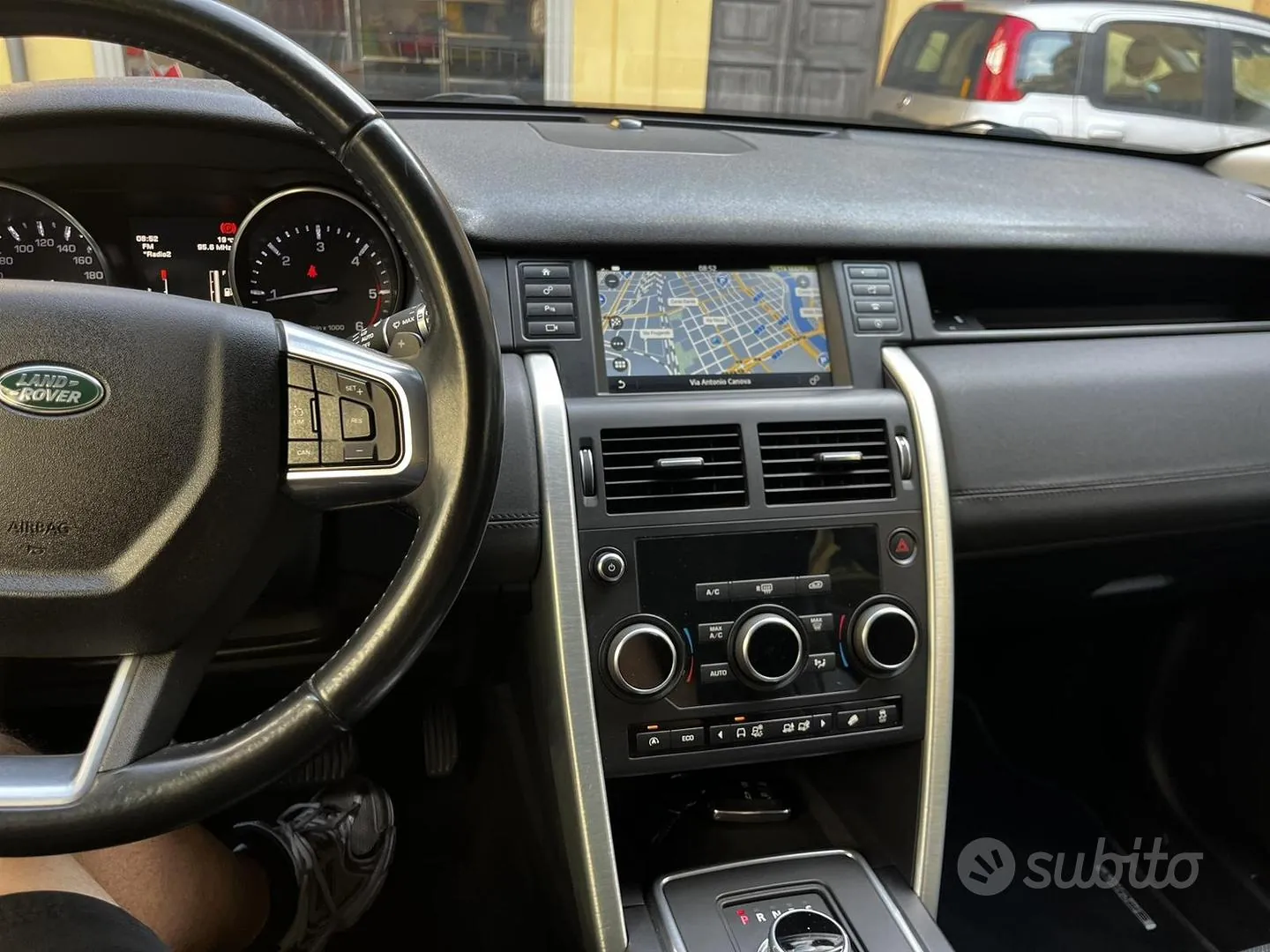 Land Rover Discovery Sport 2015 photo 3