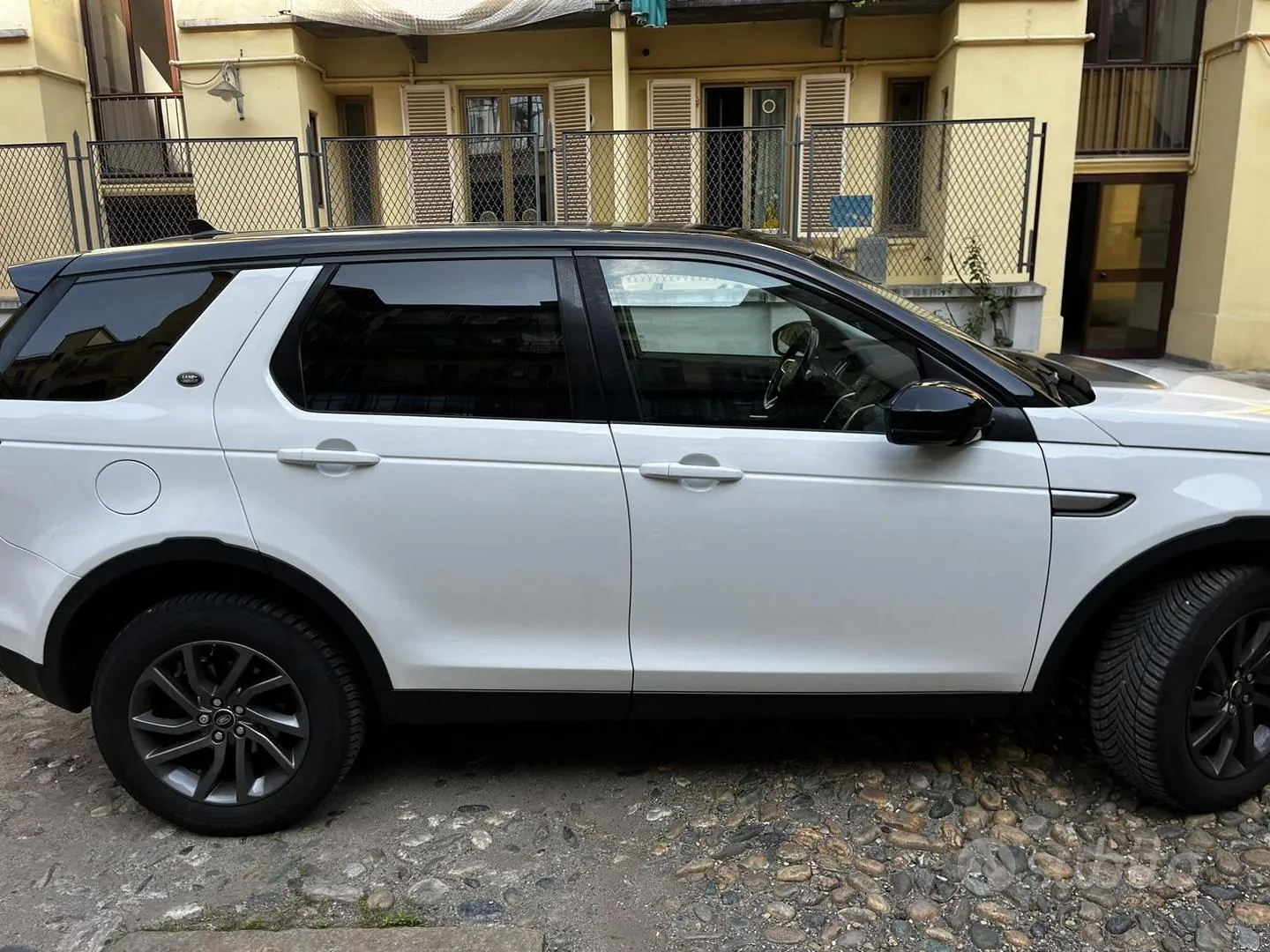 Land Rover Discovery Sport 2015 photo 2