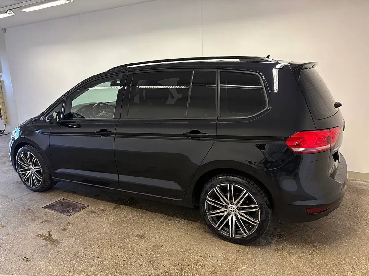Volkswagen Touran 2018 photo 2