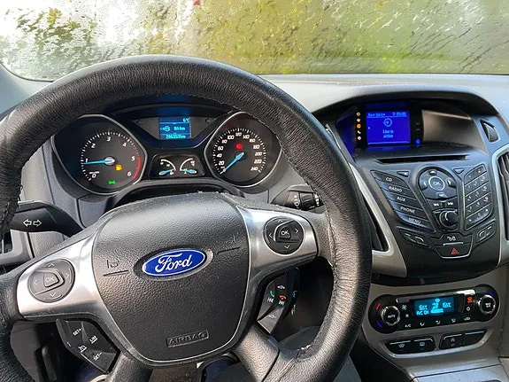 Ford Focus 2011 photo 3