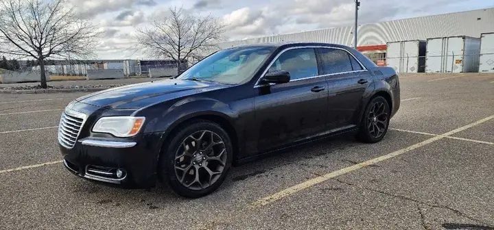Chrysler 300 2013 photo 2