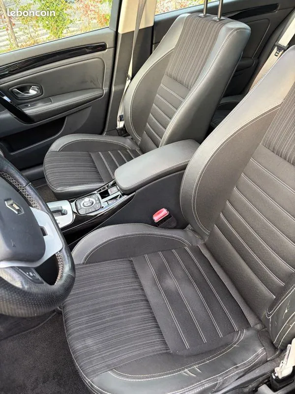 Renault Laguna 2013 photo 2