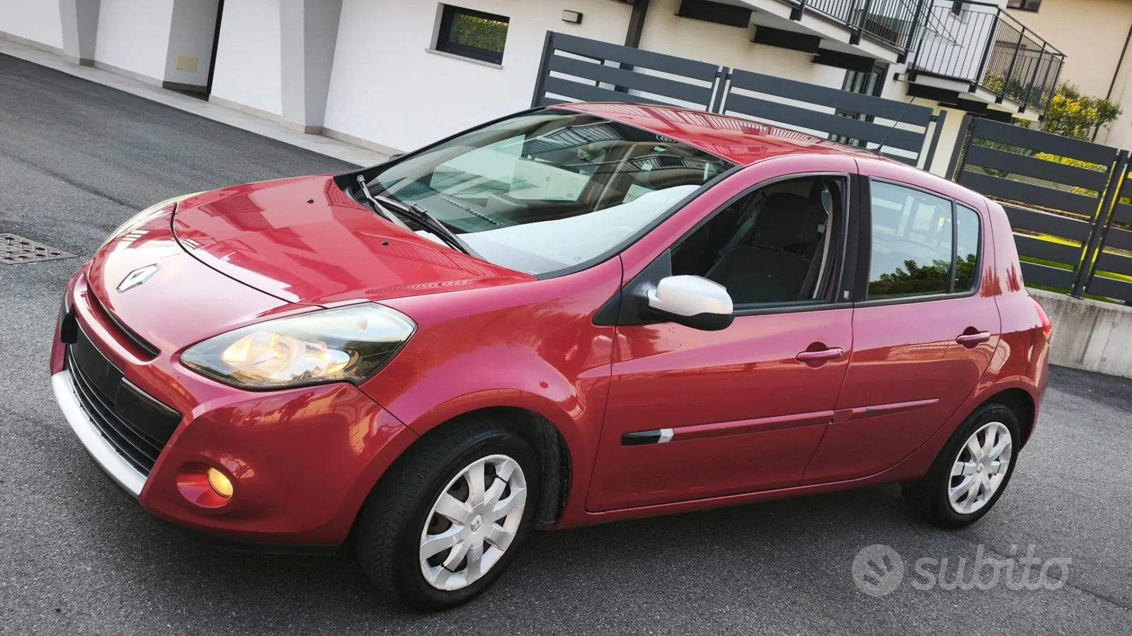Renault Clio 2010 photo 3