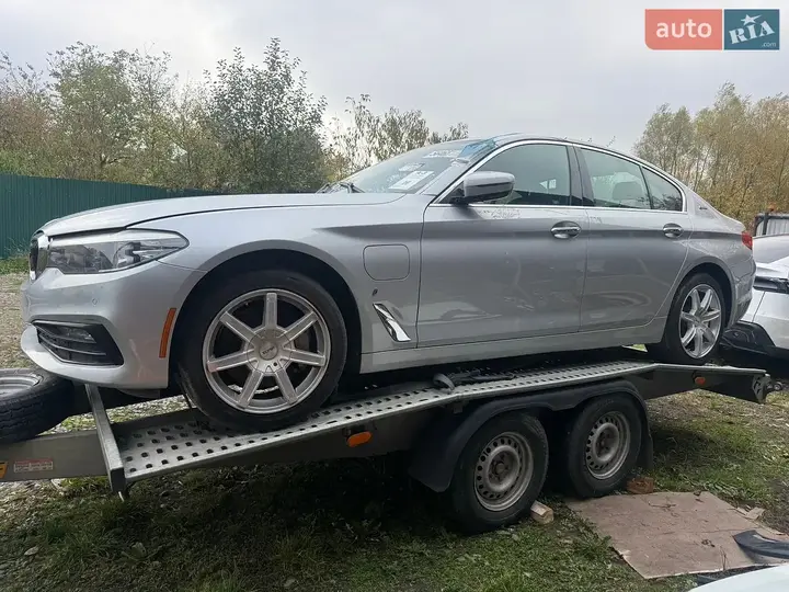BMW 5 Series 2018 photo 2