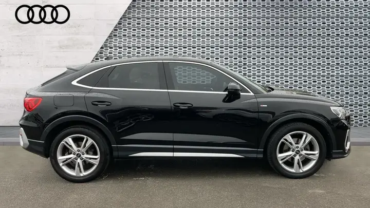 Audi Q3 2023 photo 4
