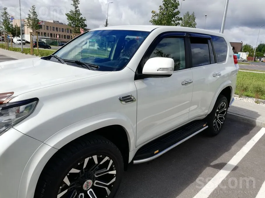 Toyota Land Cruiser 2010 photo 4