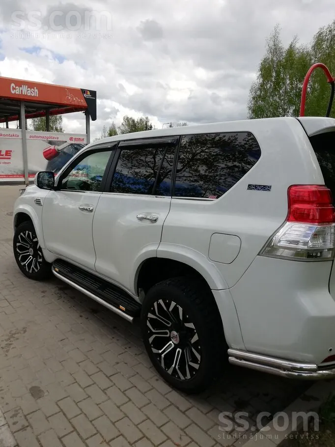 Toyota Land Cruiser 2010 photo 3