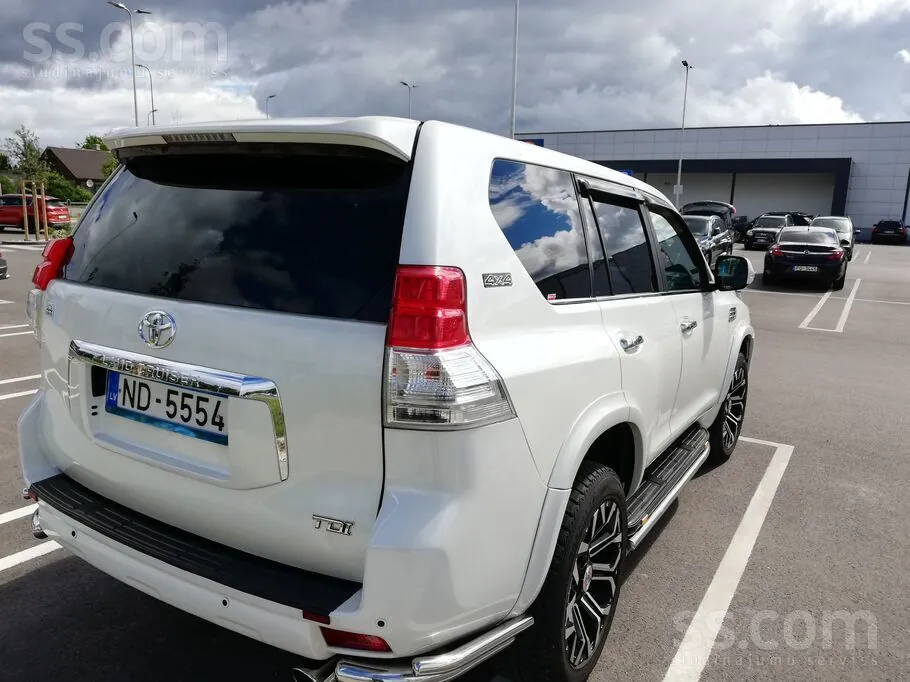 Toyota Land Cruiser 2010 photo 5