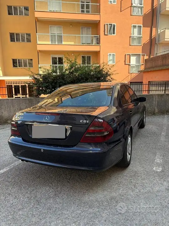 Mercedes-Benz E 220