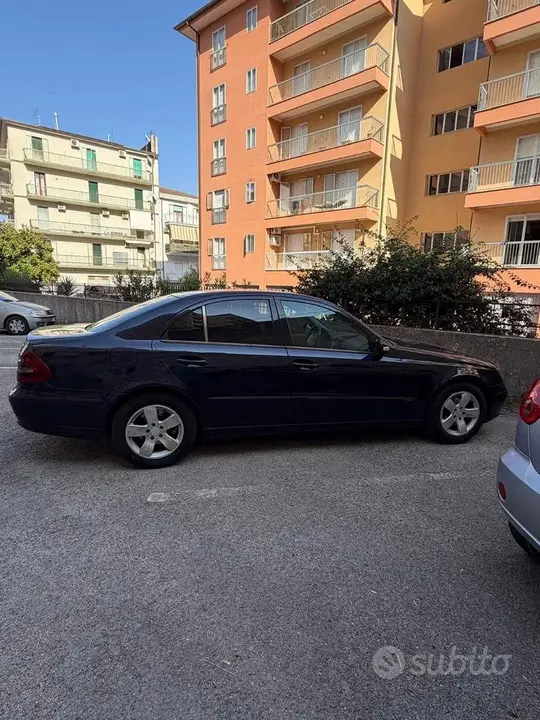 Mercedes-Benz E 220 2003 photo 4