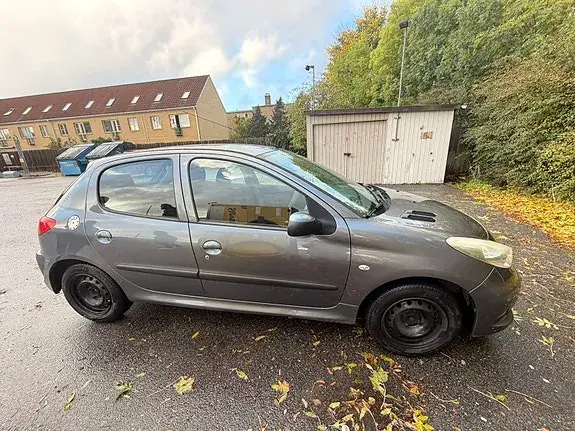 Peugeot 206 2010 photo 3