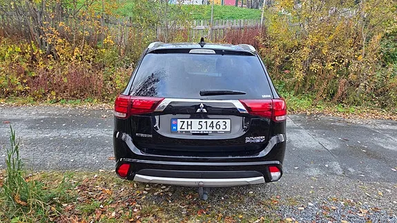 Mitsubishi Outlander 2017 photo 2