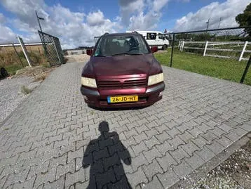 Mitsubishi Space Wagon 2002 photo 2