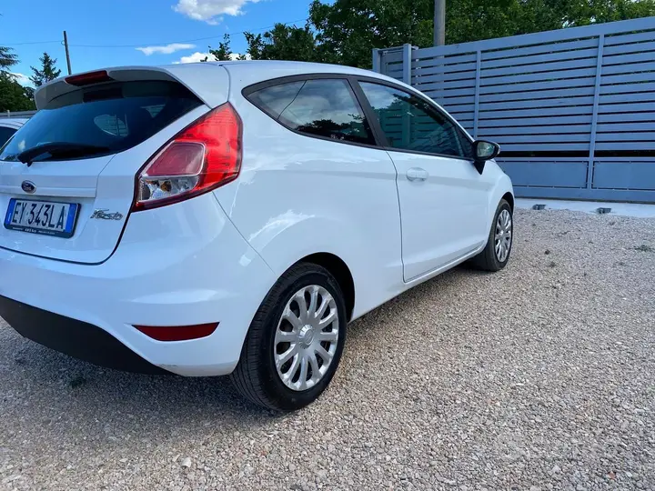 Ford Fiesta 2015 photo 5