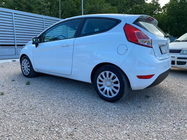 Ford Fiesta 2015 photo 4