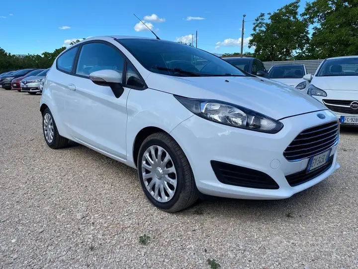 Ford Fiesta 2015 photo 2