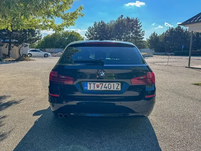 BMW 5 Series Touring 2016 photo 4