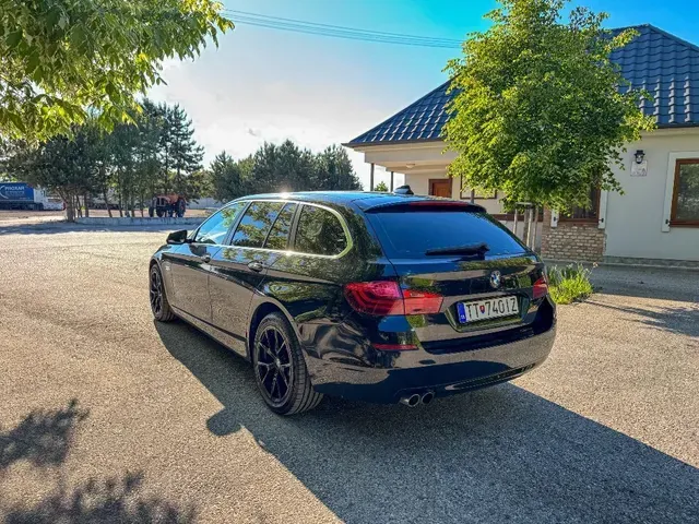 BMW 5 Series Touring 2016 photo 3
