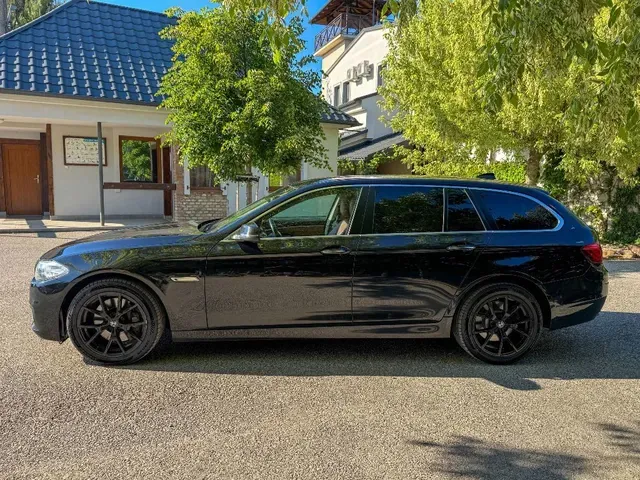 BMW 5 Series Touring 2016 photo 2