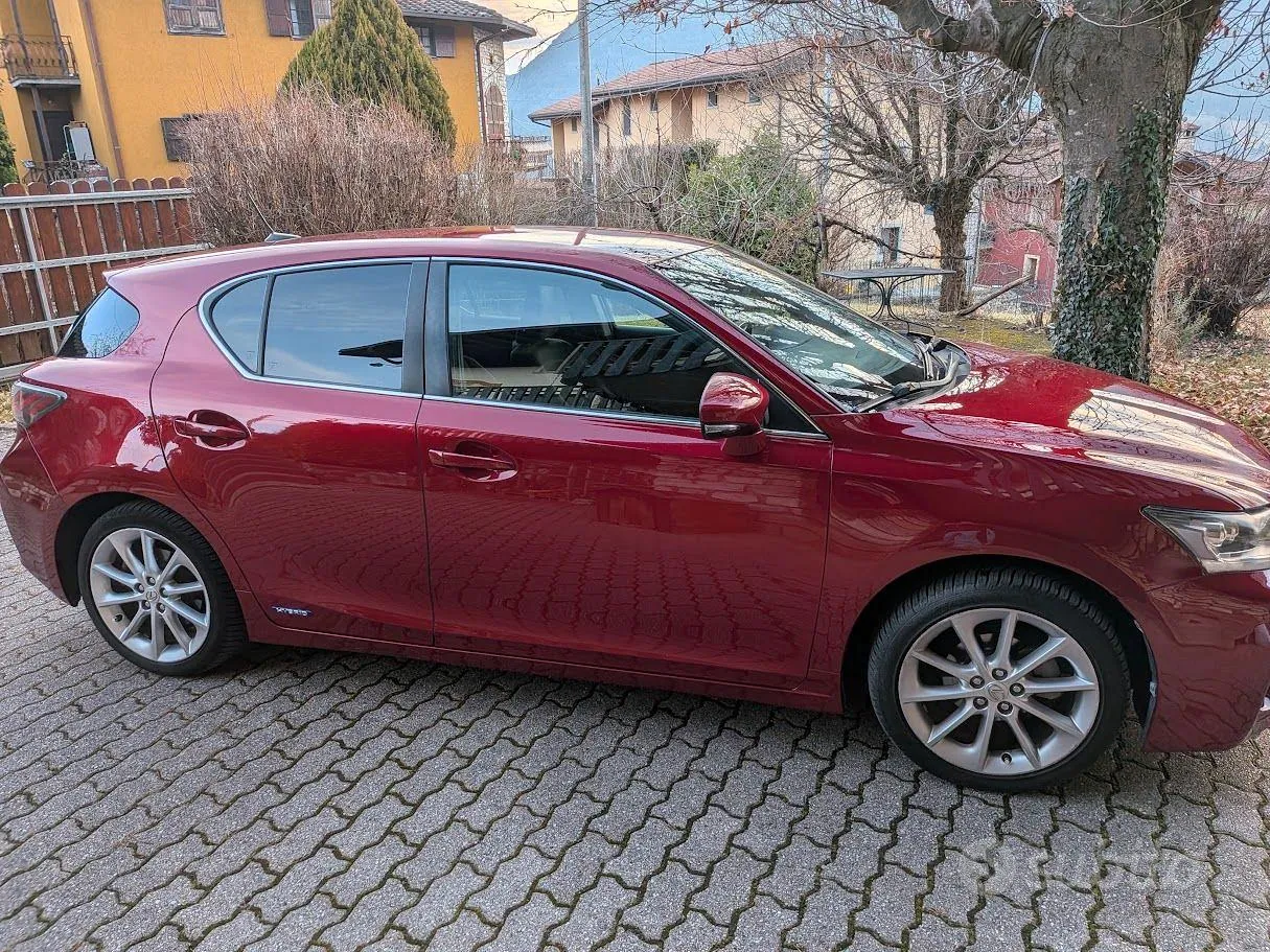 Lexus Ct200H 2011 photo 2