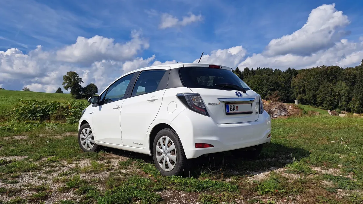 Toyota Yaris 2014 photo 2