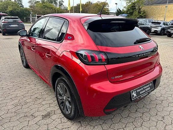 Peugeot E-208 2022 photo 3