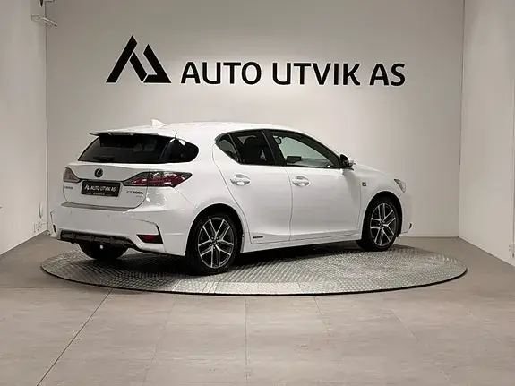 Lexus Ct200H 2015 photo 3