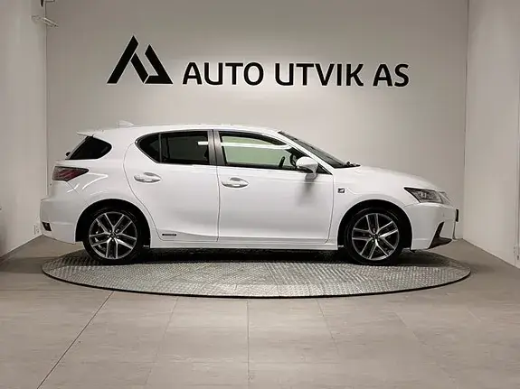 Lexus Ct200H 2015 photo 2