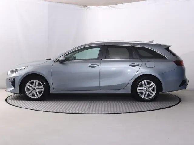 Kia Ceed Sw 2021 photo 2