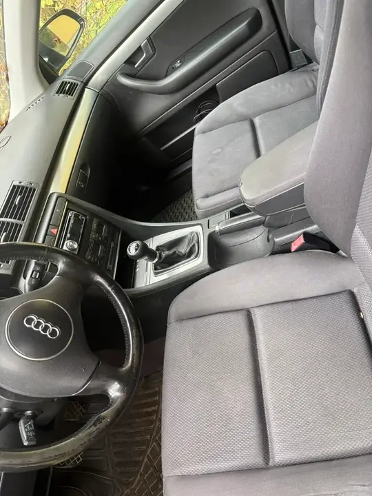 Audi A4 2003 photo 2