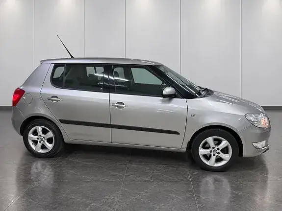 Skoda Fabia 2012 photo 3