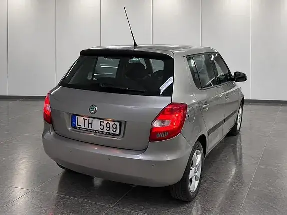 Skoda Fabia 2012 photo 4