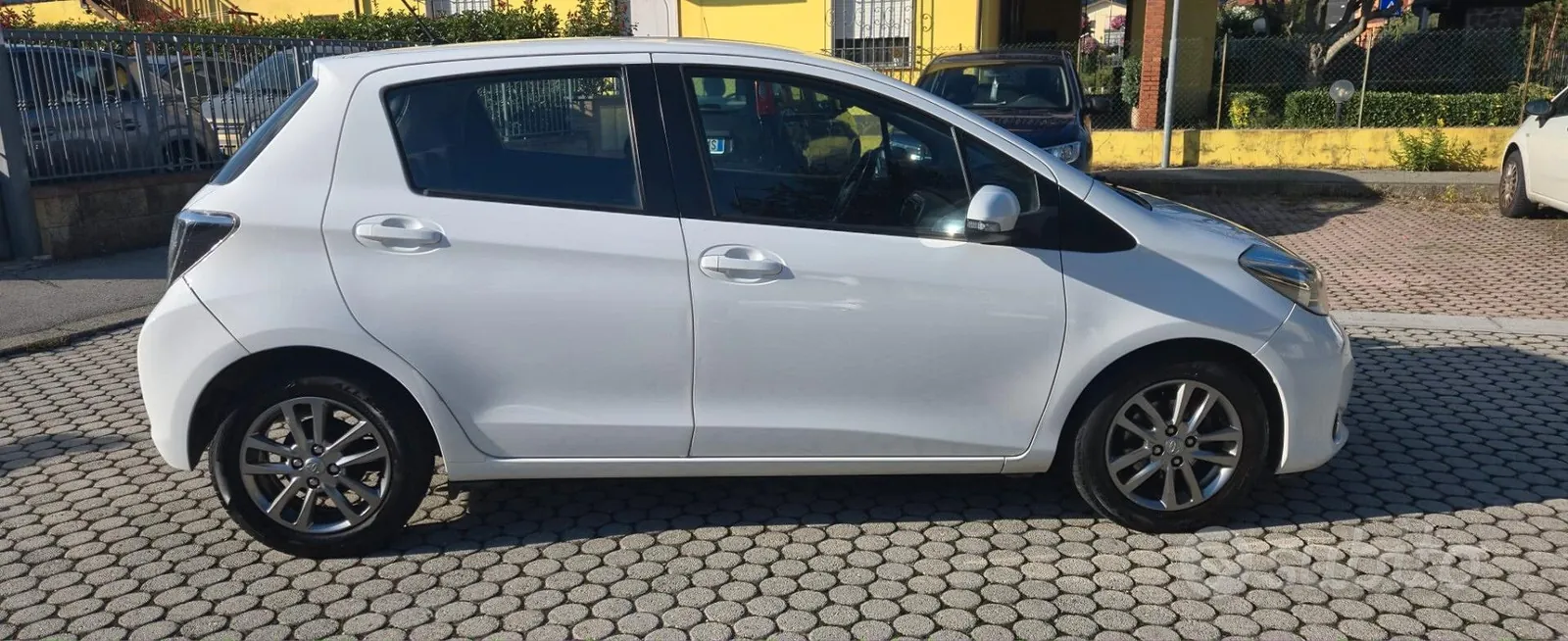Toyota Yaris 2014 photo 4