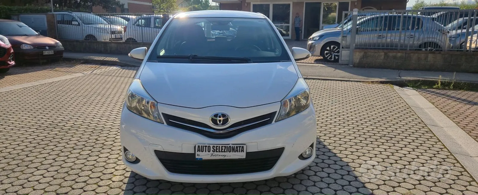 Toyota Yaris 2014 photo 2