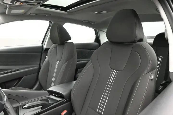Hyundai Elantra 2025 photo 4