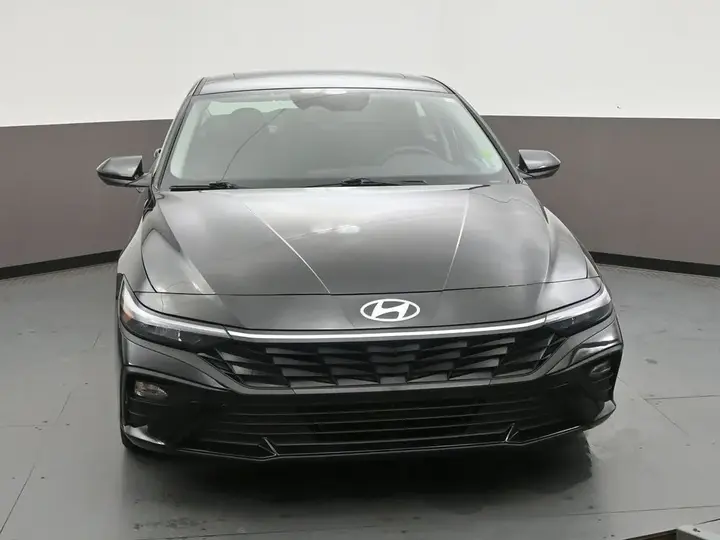 Hyundai Elantra 2025 photo 2