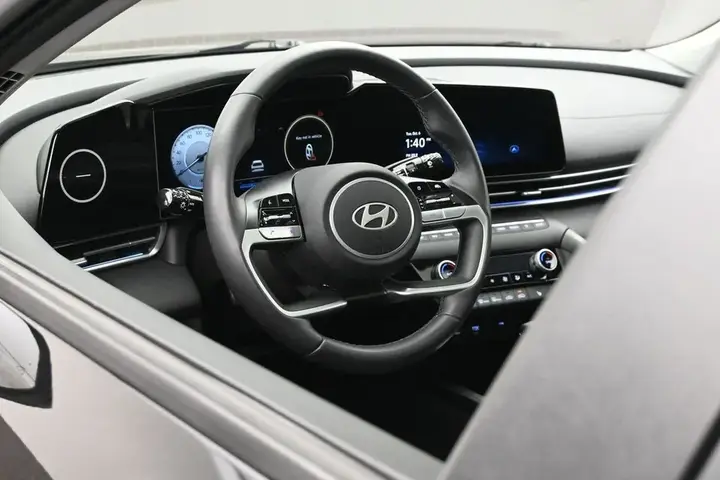 Hyundai Elantra 2025 photo 5
