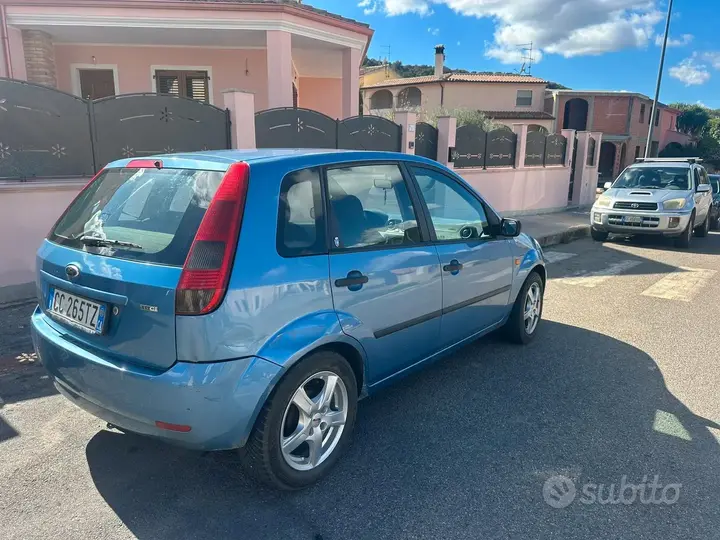 Ford Fiesta 2002 photo 3
