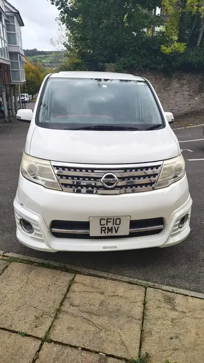 Nissan Serena 2010 photo 2