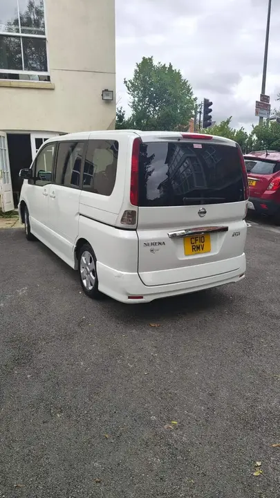 Nissan Serena 2010 photo 4