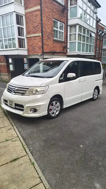 Nissan Serena 2010 photo 3
