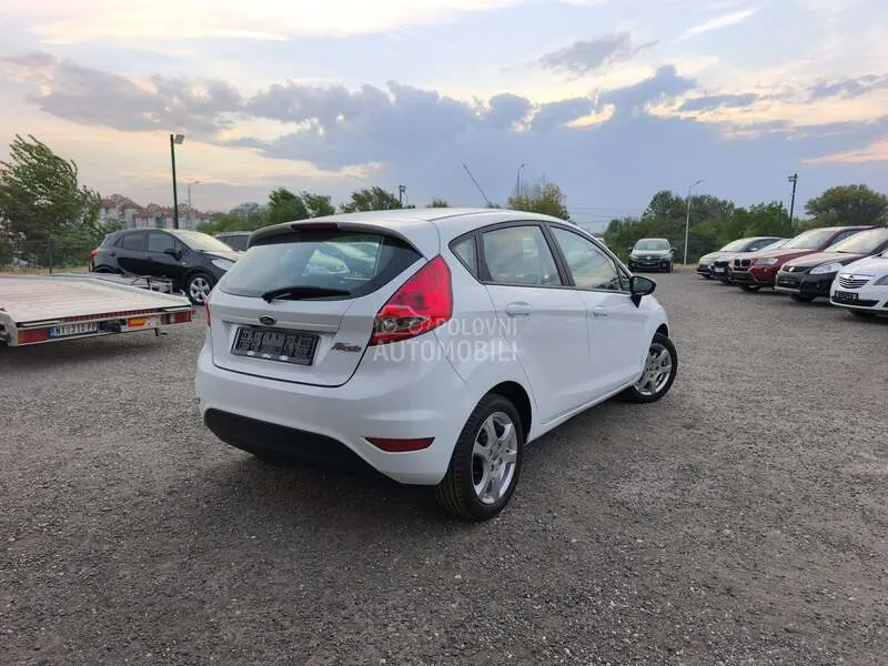 Ford Fiesta 2012 photo 2