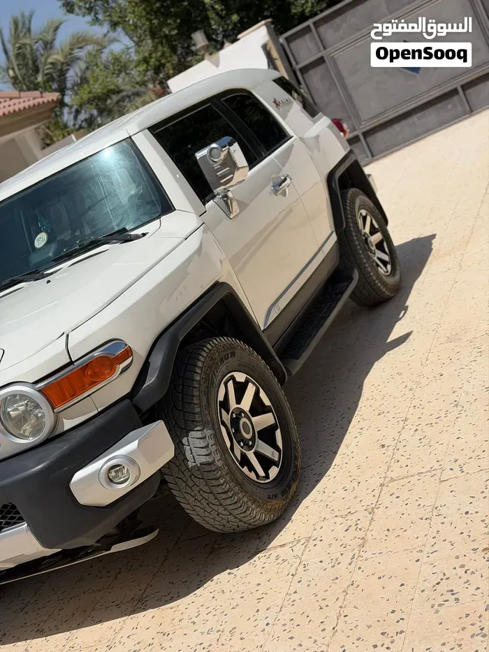 Toyota Fj 2011 photo 4