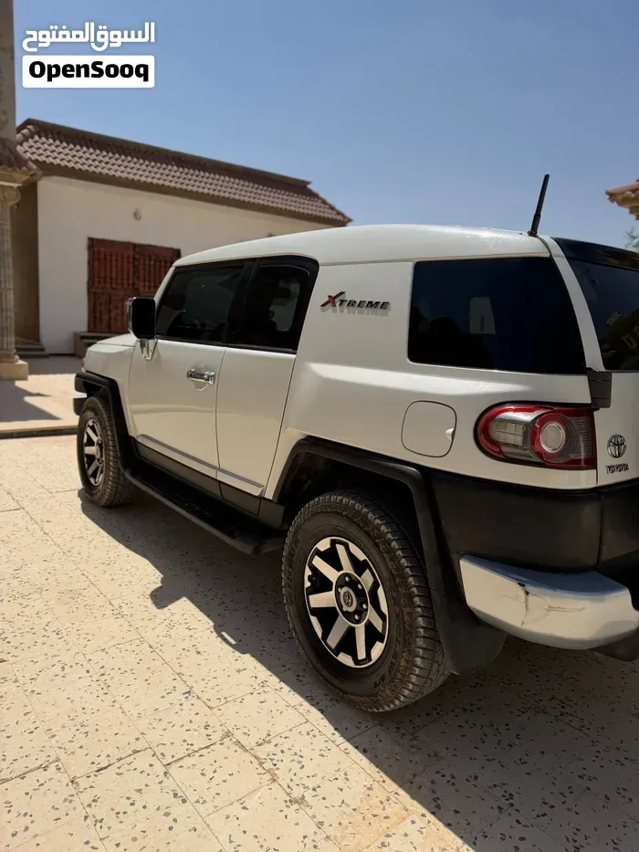 Toyota Fj 2011 photo 3