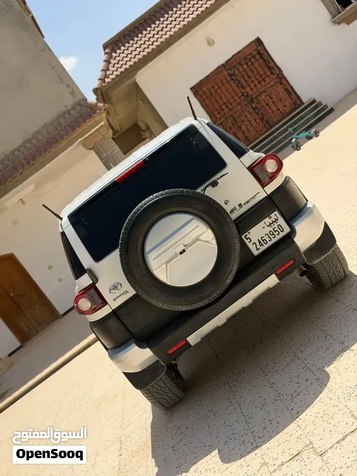 Toyota Fj 2011 photo 2