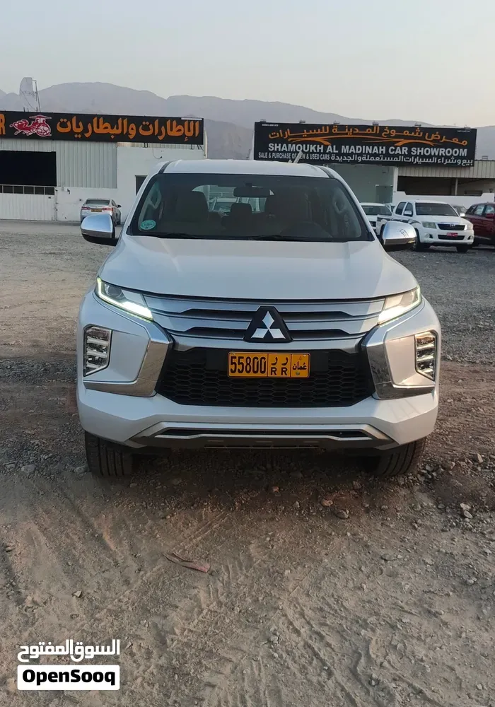 Mitsubishi Montero Sport 2021 photo 2