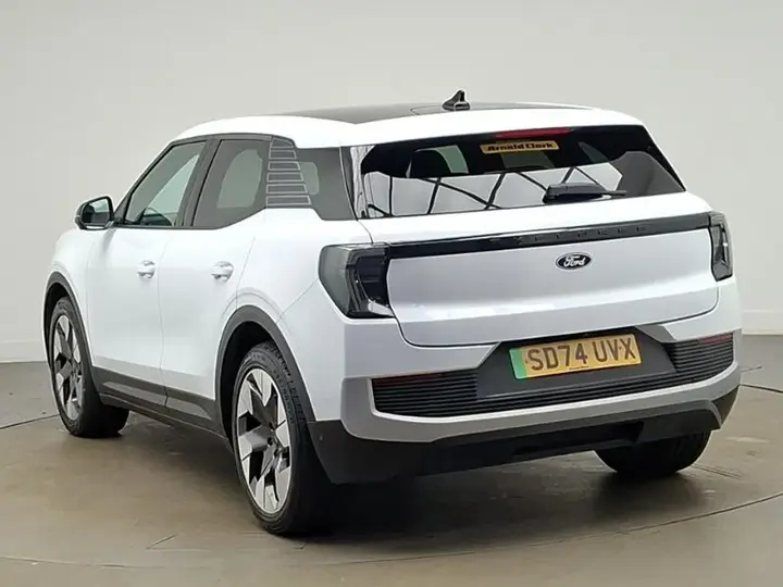 Ford Explorer 2024 photo 2