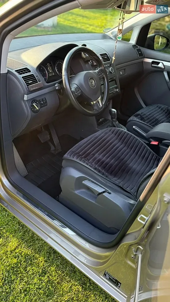 Volkswagen Touran 2014 photo 3