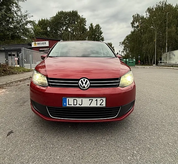 Volkswagen Touran 2011 photo 3